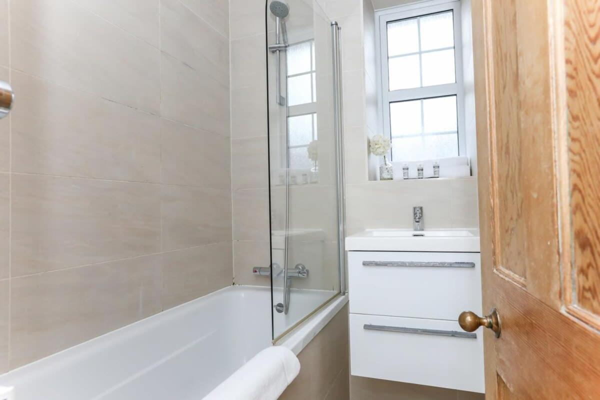 2 Bedroom Apartment In Waterloo Central London Bagian luar foto